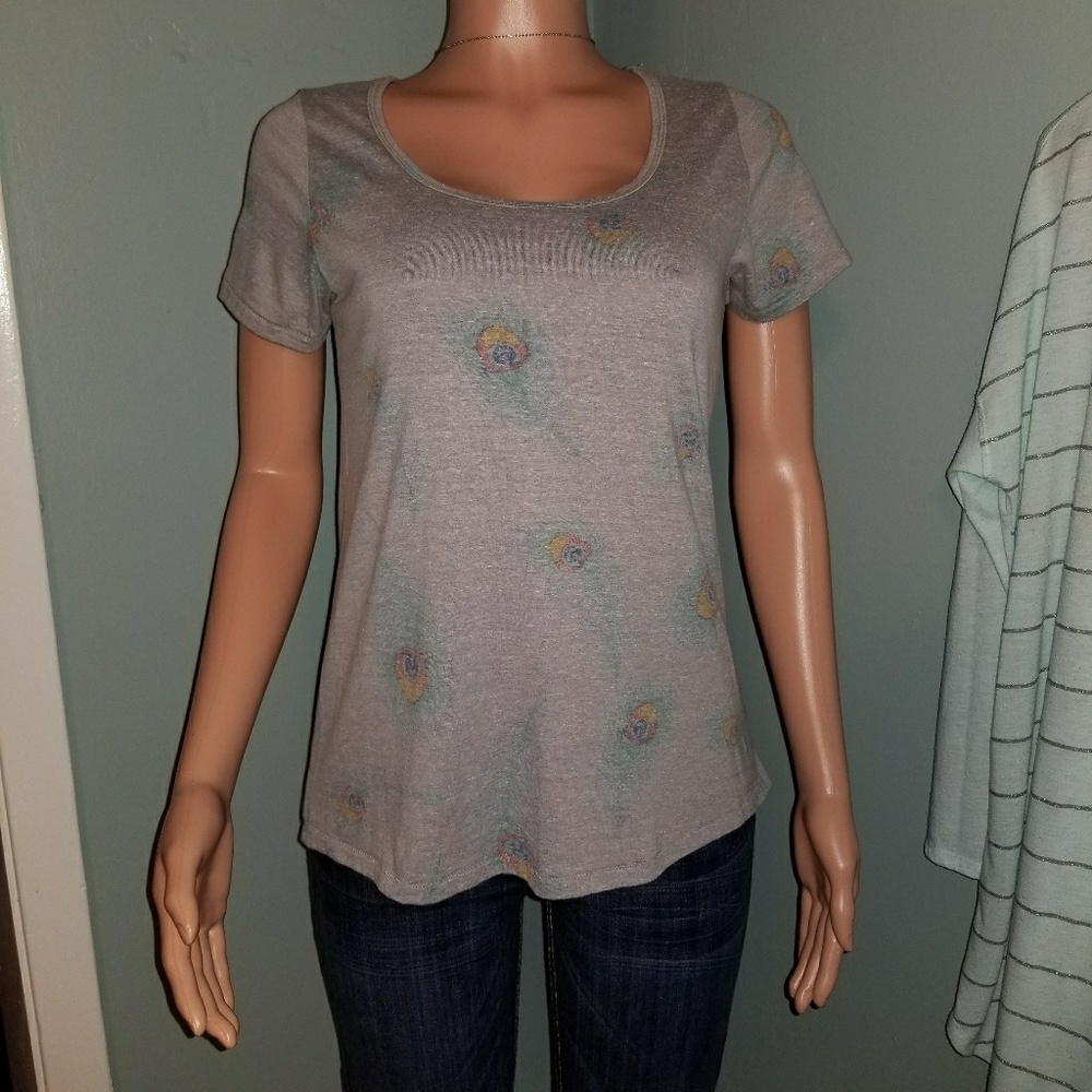 Lu La Roe Classic Tee Size XS Peacock Feathers